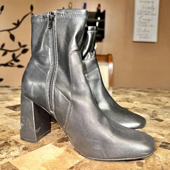 Express Women's Leather Pointed Toe Ankle Boots in Black - Picture 3 of 11